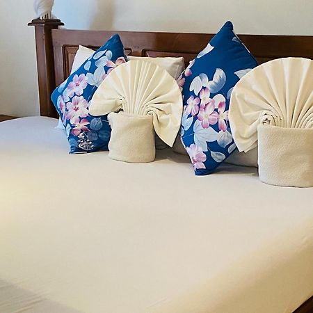 Sagarika Beach Hotel Moragalla Buitenkant foto