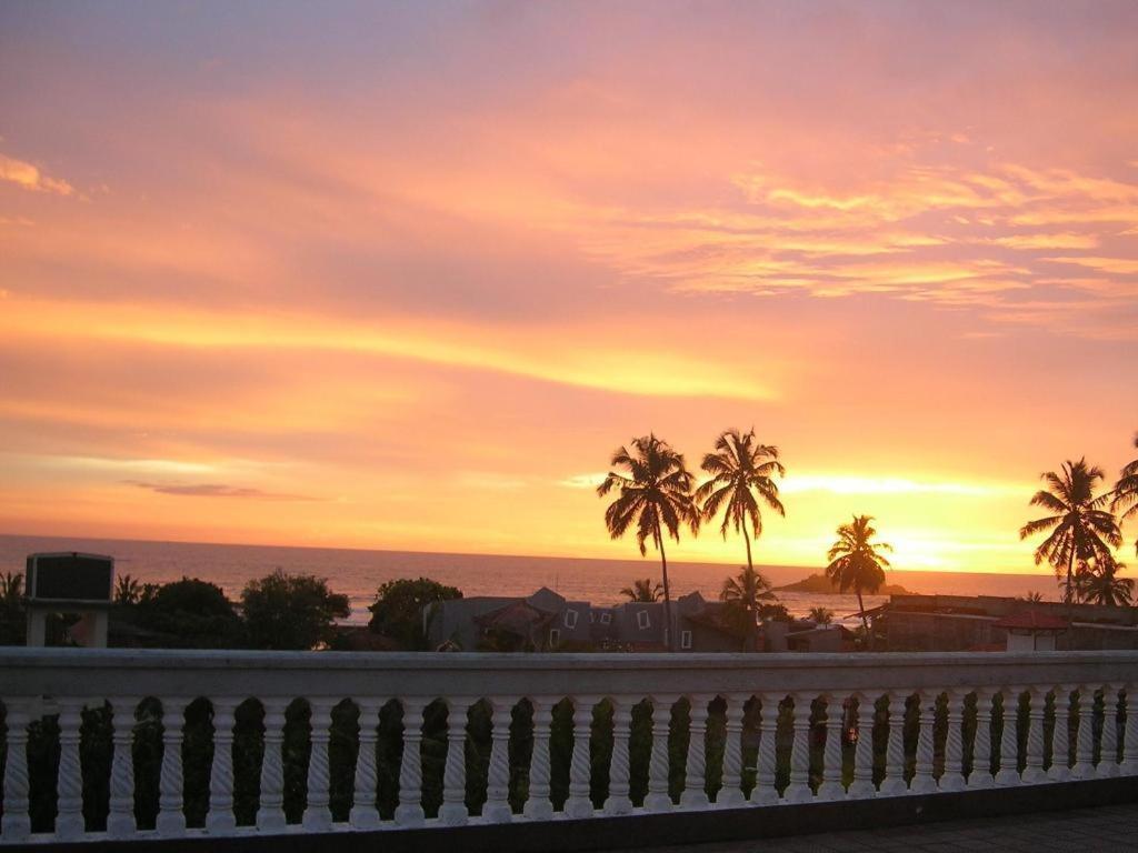 Sagarika Beach Hotel Moragalla Buitenkant foto