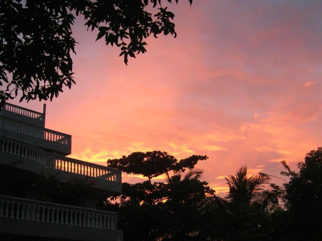 Sagarika Beach Hotel Moragalla Buitenkant foto