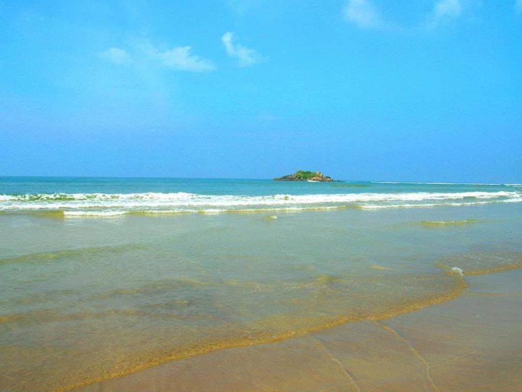 Sagarika Beach Hotel Moragalla Buitenkant foto