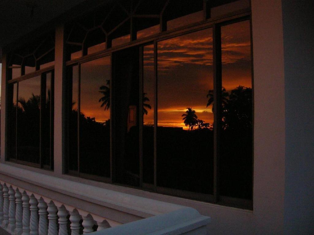 Sagarika Beach Hotel Moragalla Buitenkant foto