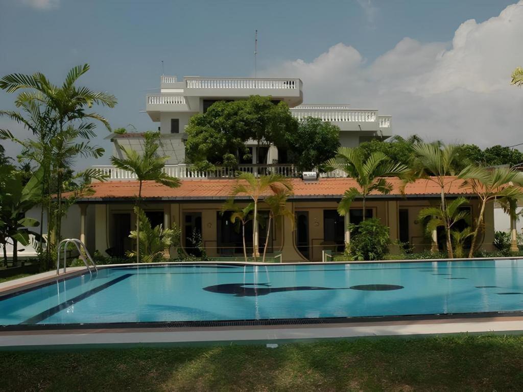 Sagarika Beach Hotel Moragalla Buitenkant foto