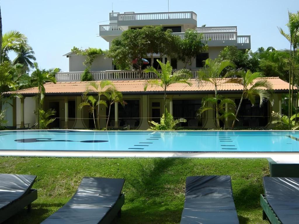 Sagarika Beach Hotel Moragalla Buitenkant foto