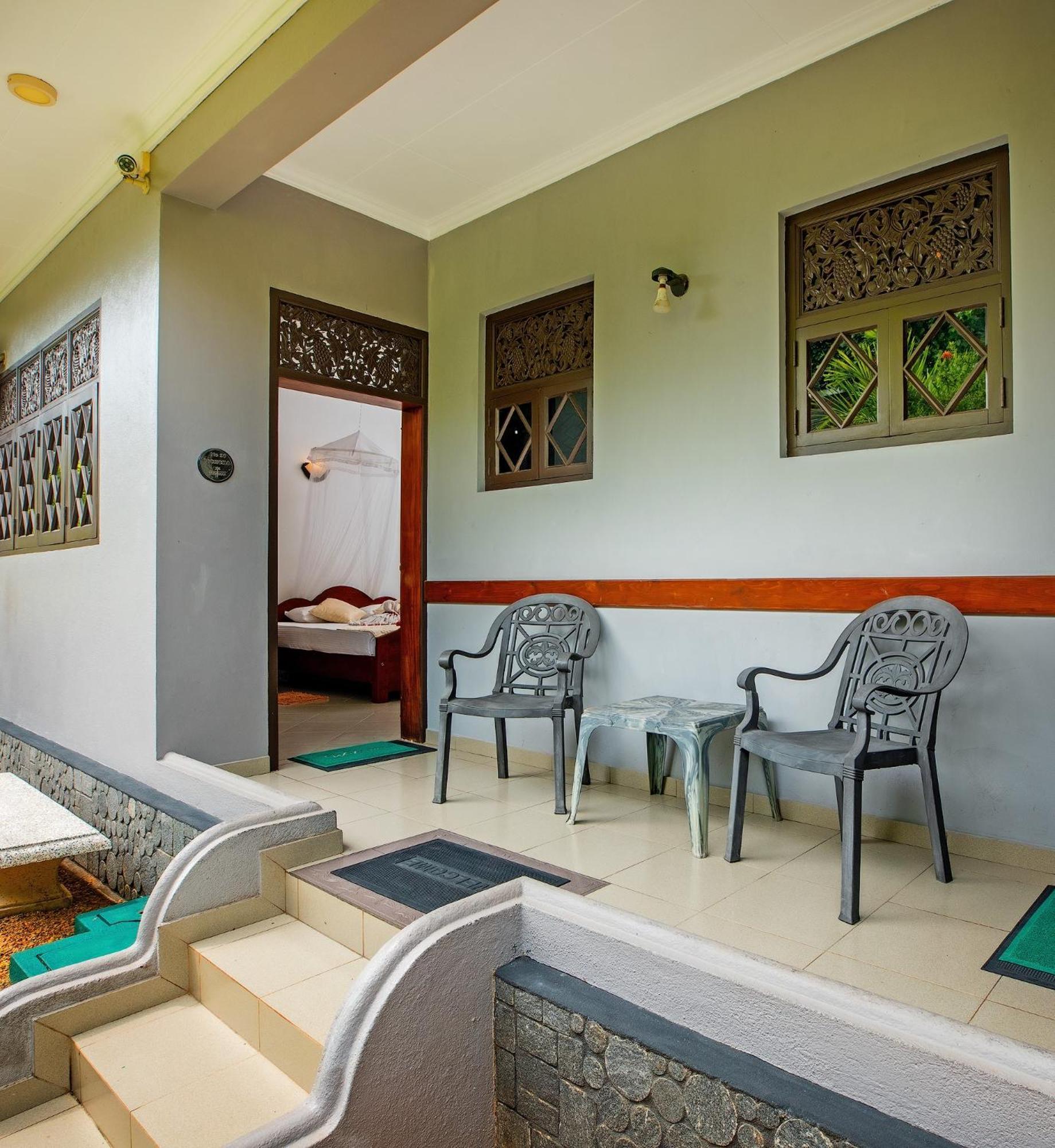 Sagarika Beach Hotel Moragalla Buitenkant foto
