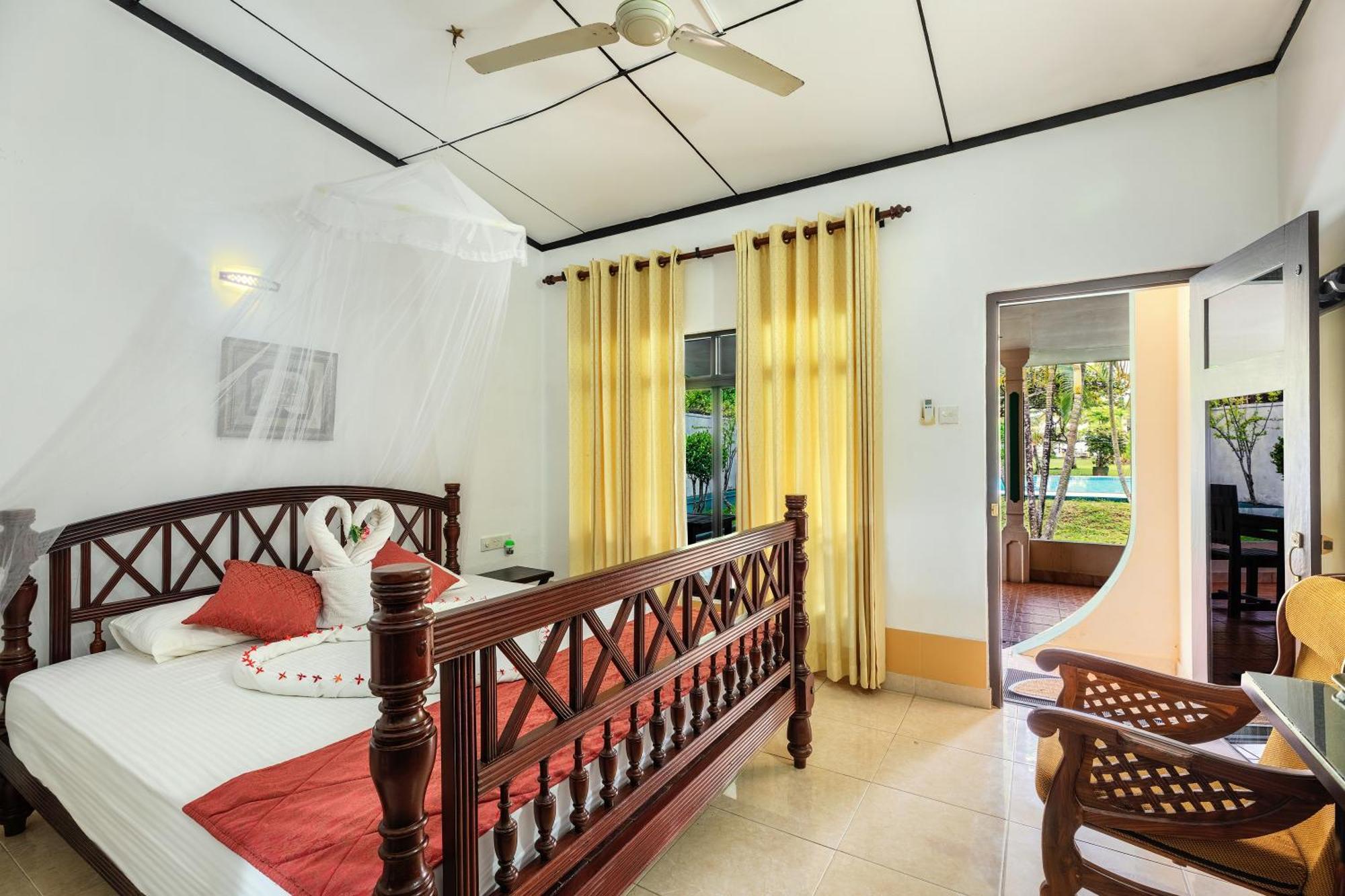 Sagarika Beach Hotel Moragalla Buitenkant foto