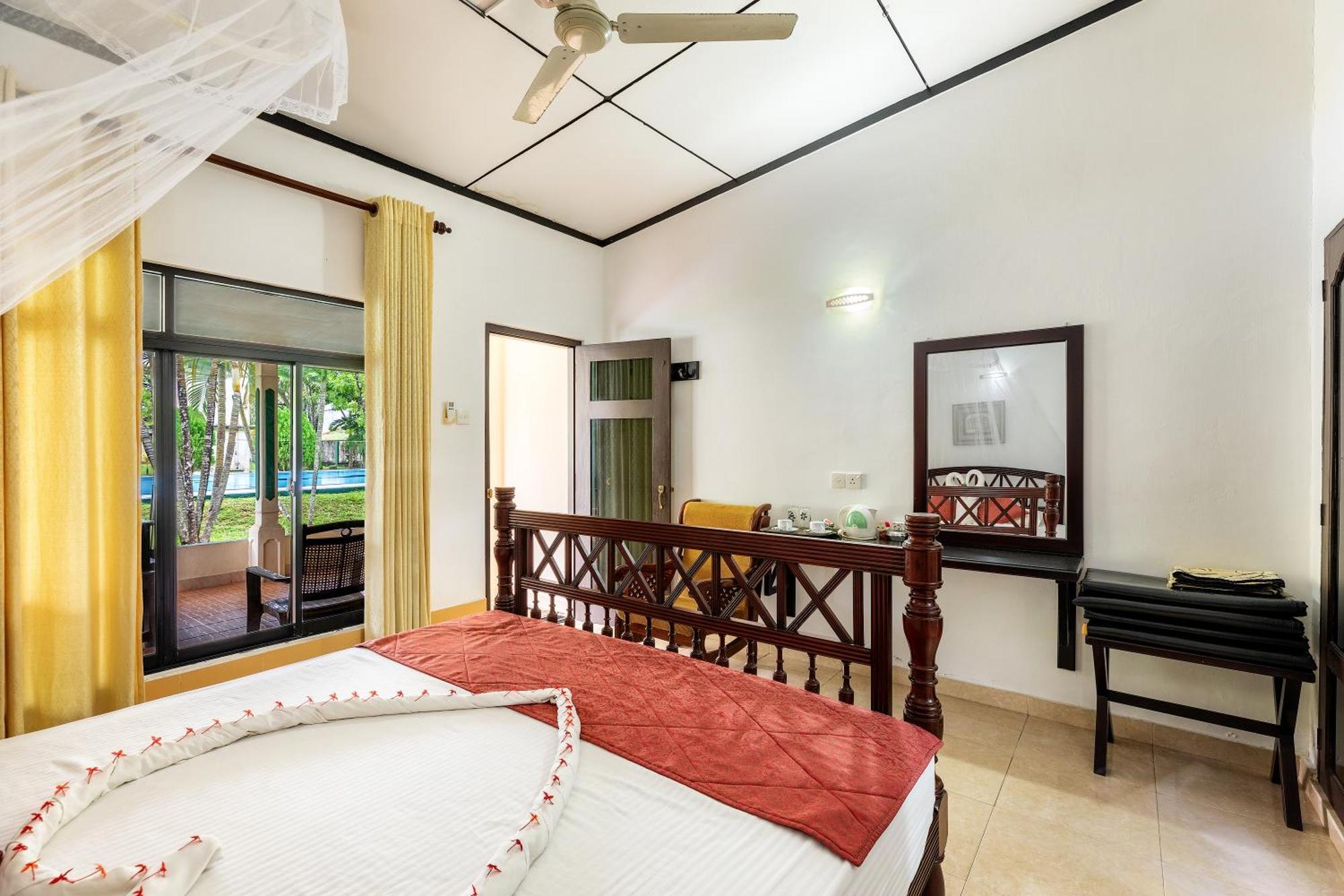 Sagarika Beach Hotel Moragalla Buitenkant foto