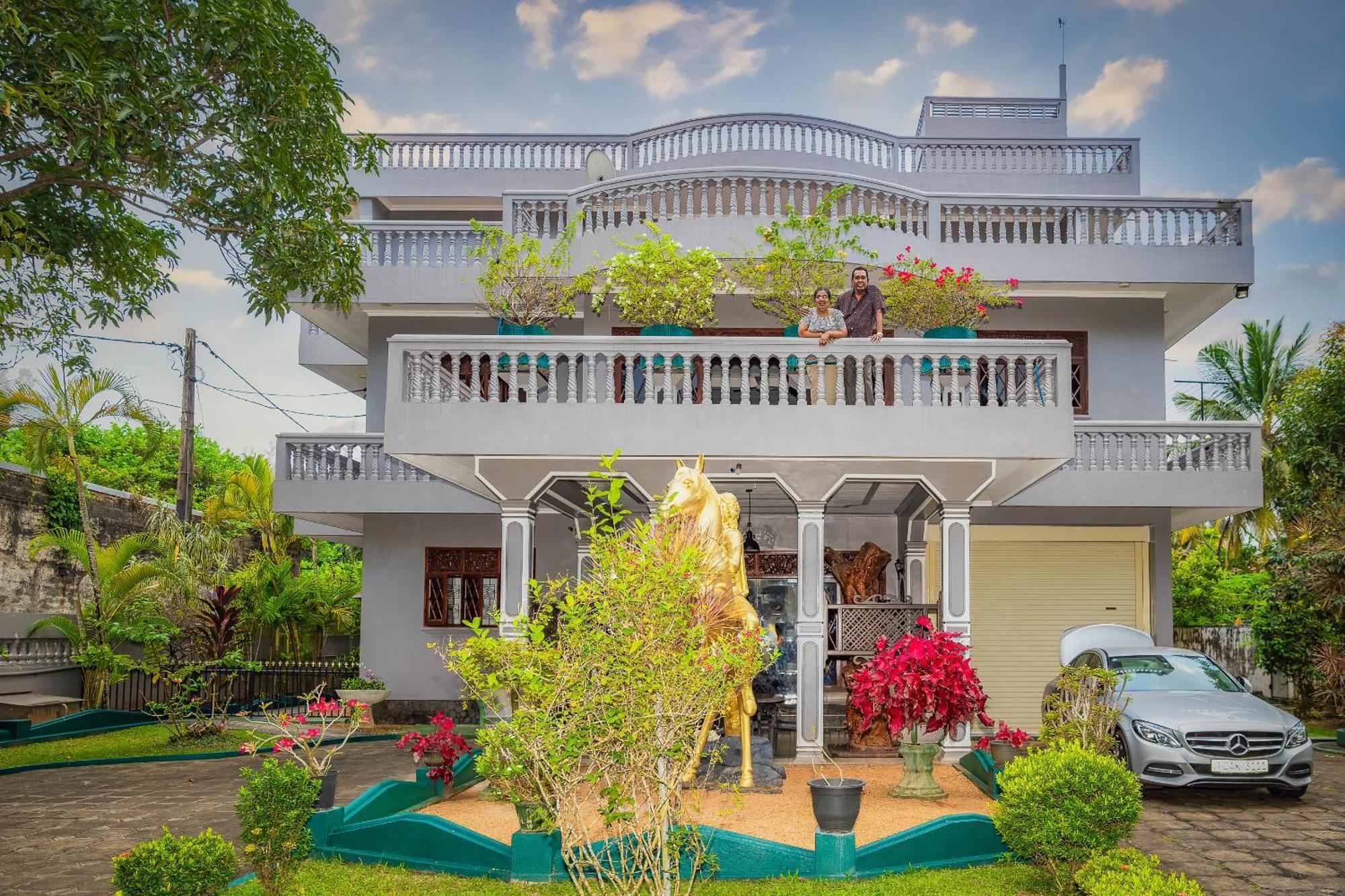 Sagarika Beach Hotel Moragalla Buitenkant foto