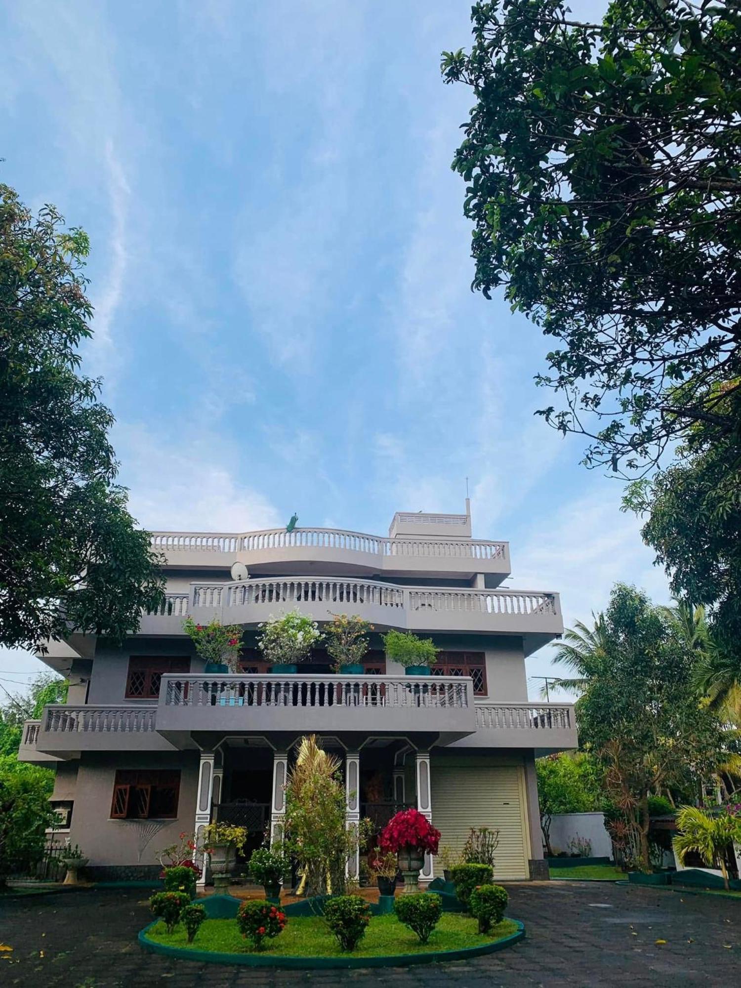 Sagarika Beach Hotel Moragalla Buitenkant foto