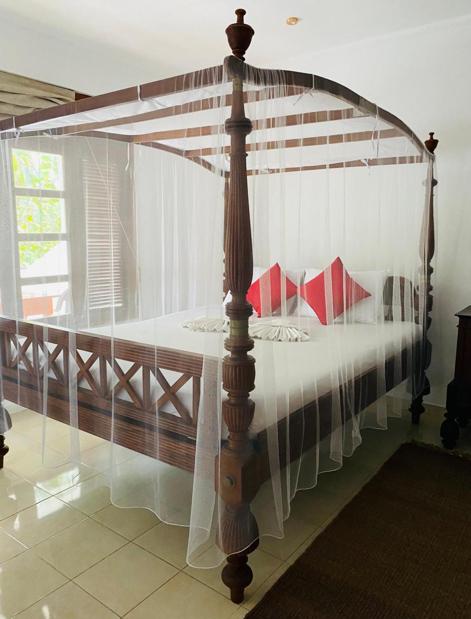 Sagarika Beach Hotel Moragalla Buitenkant foto