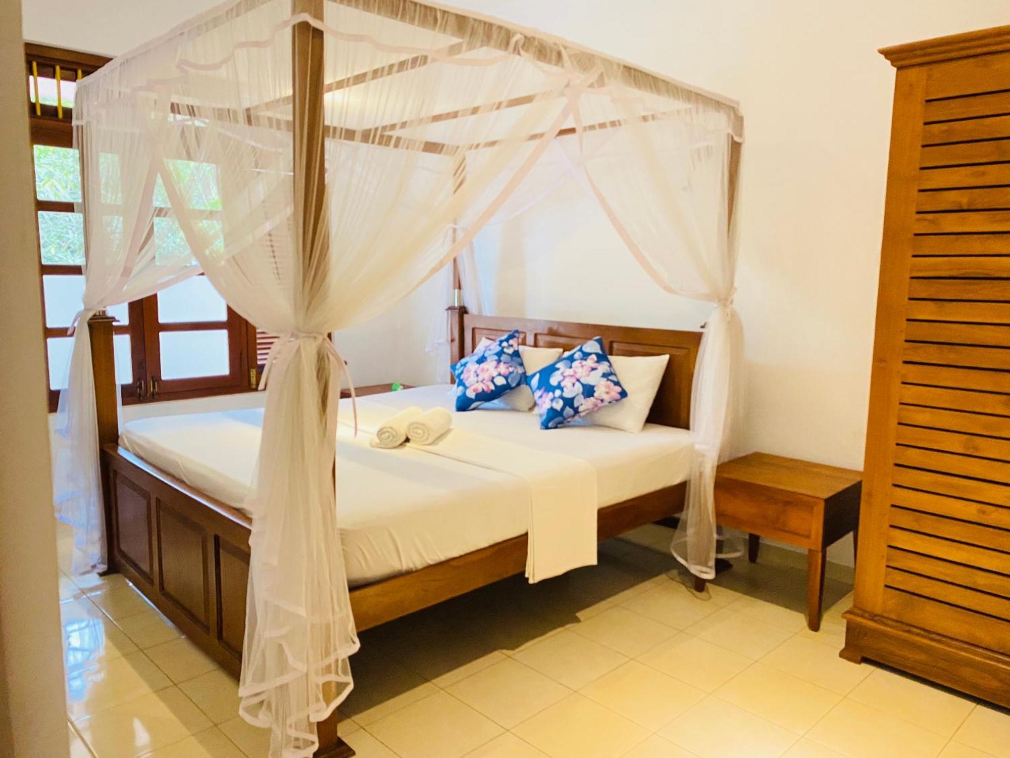 Sagarika Beach Hotel Moragalla Buitenkant foto