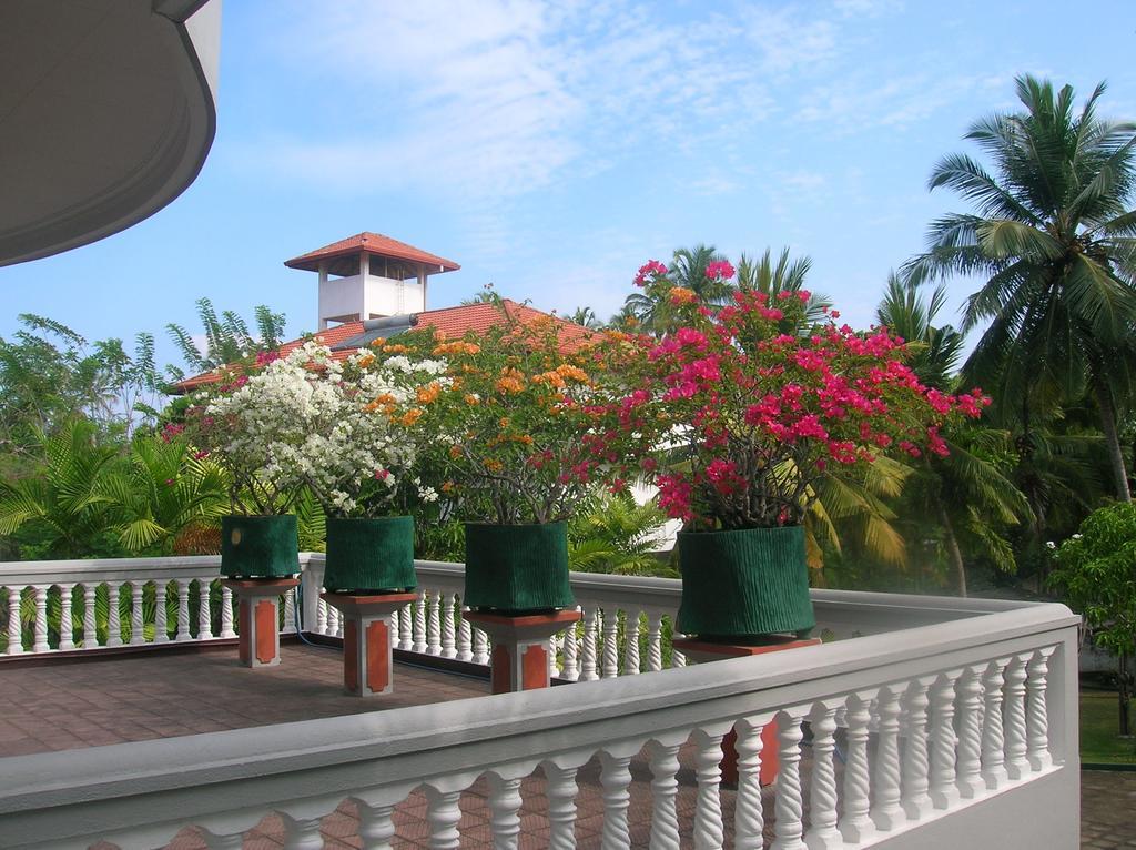 Sagarika Beach Hotel Moragalla Buitenkant foto